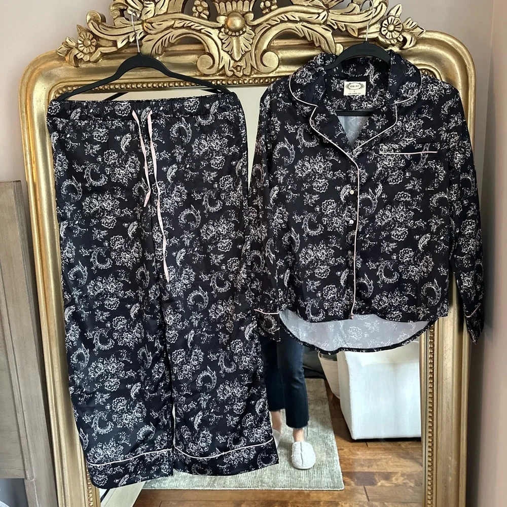 Black and White Paisley Pajama Set - Picture 1 of 5